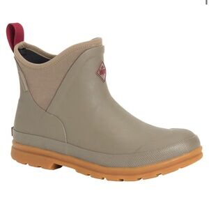 Women’s Muck Originals Ankle color Taupe style OAW-901 US size 9 NWT in box